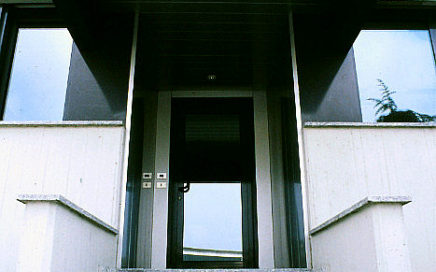 Main entrance Alter
